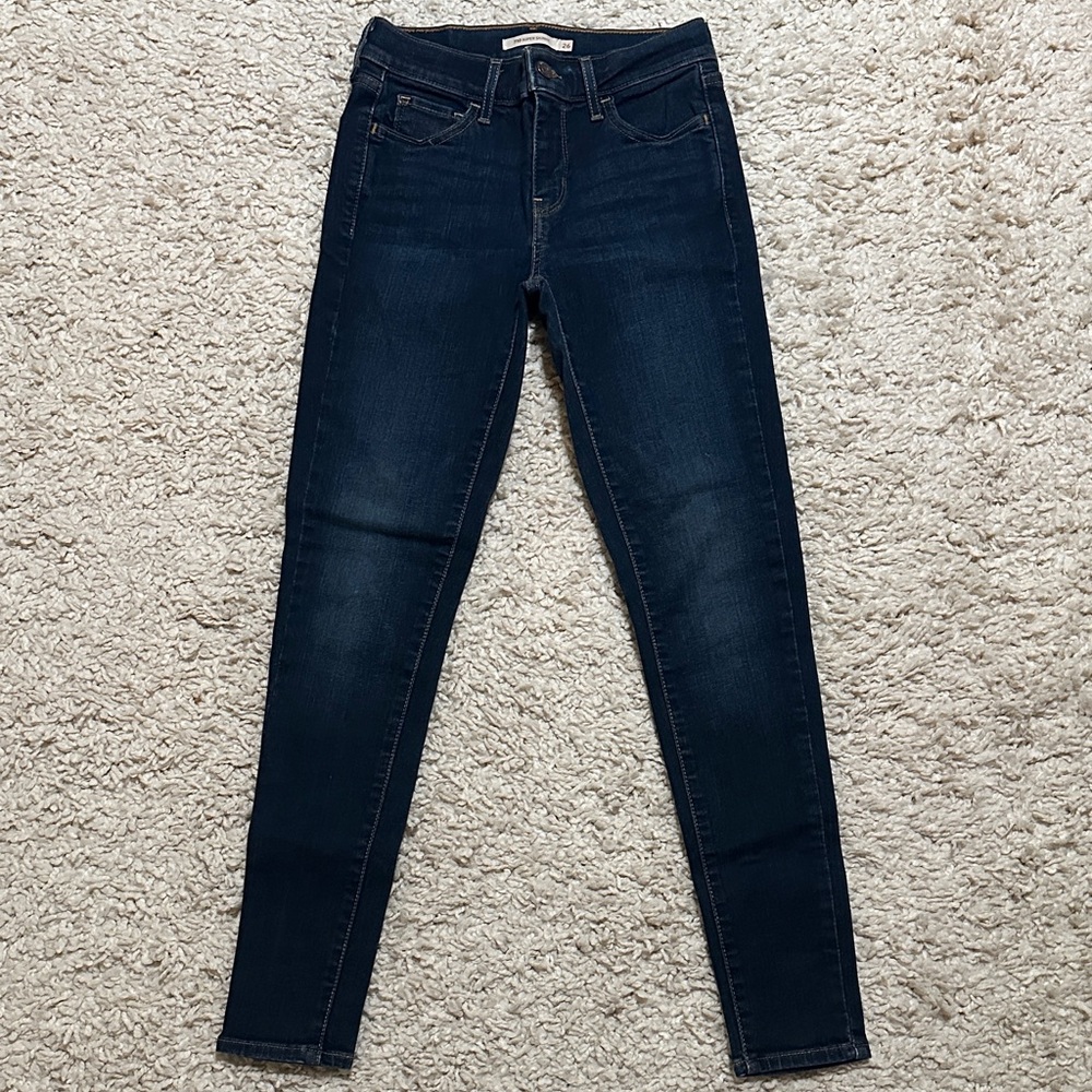 Classic Levi’s - dark blue jeans